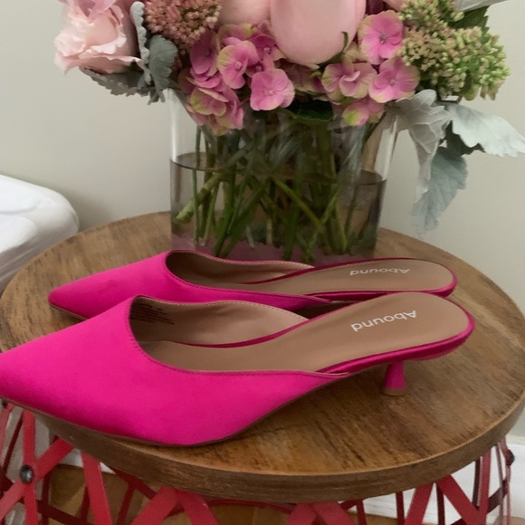 Heels by dolce vita abound and bcbg - Picture 5 of 12